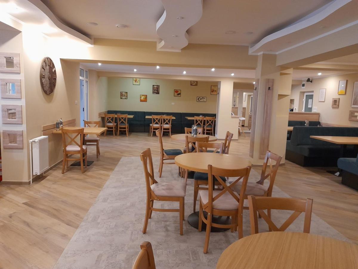 Hotel Caras Oravita Ngoại thất bức ảnh