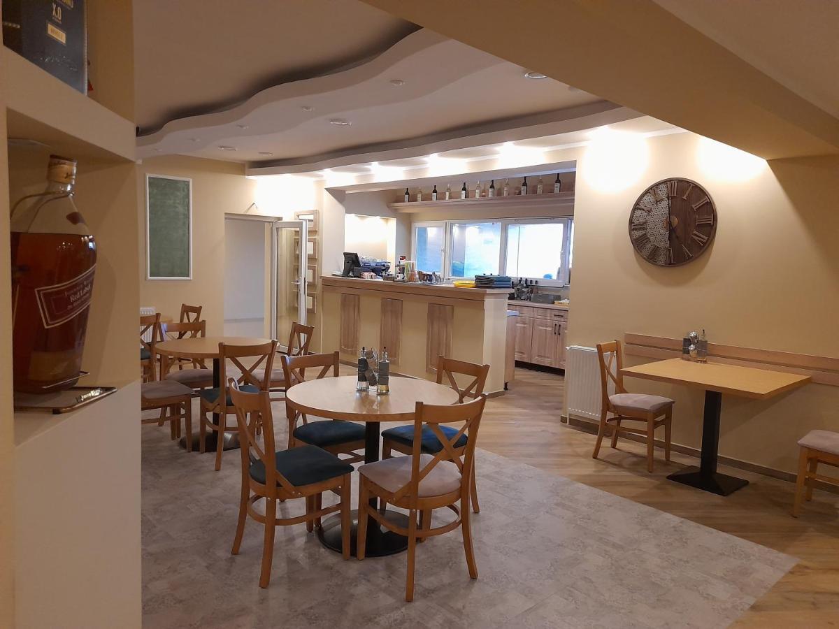 Hotel Caras Oravita Ngoại thất bức ảnh