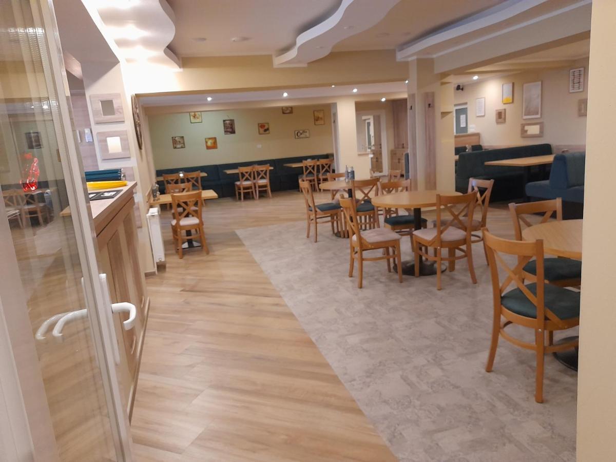 Hotel Caras Oravita Ngoại thất bức ảnh