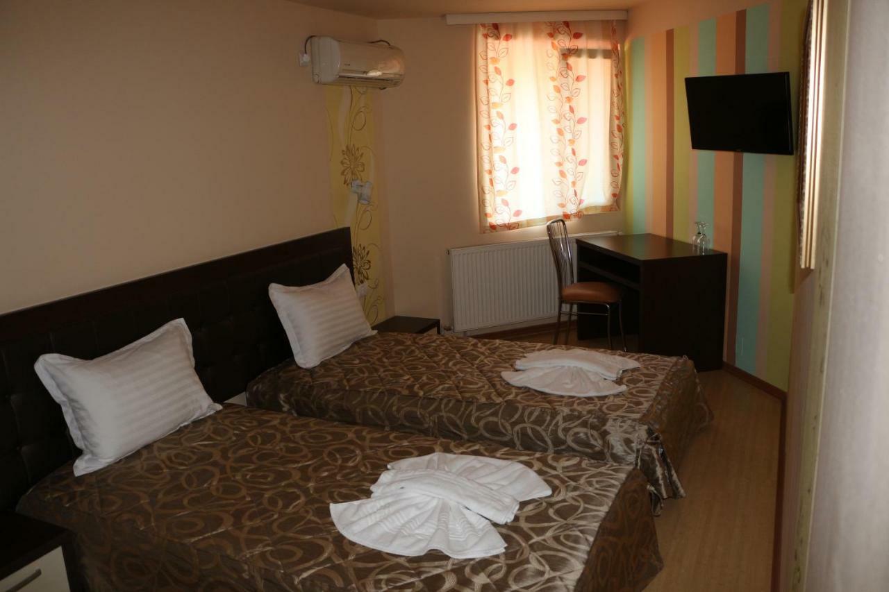Hotel Caras Oravita Ngoại thất bức ảnh