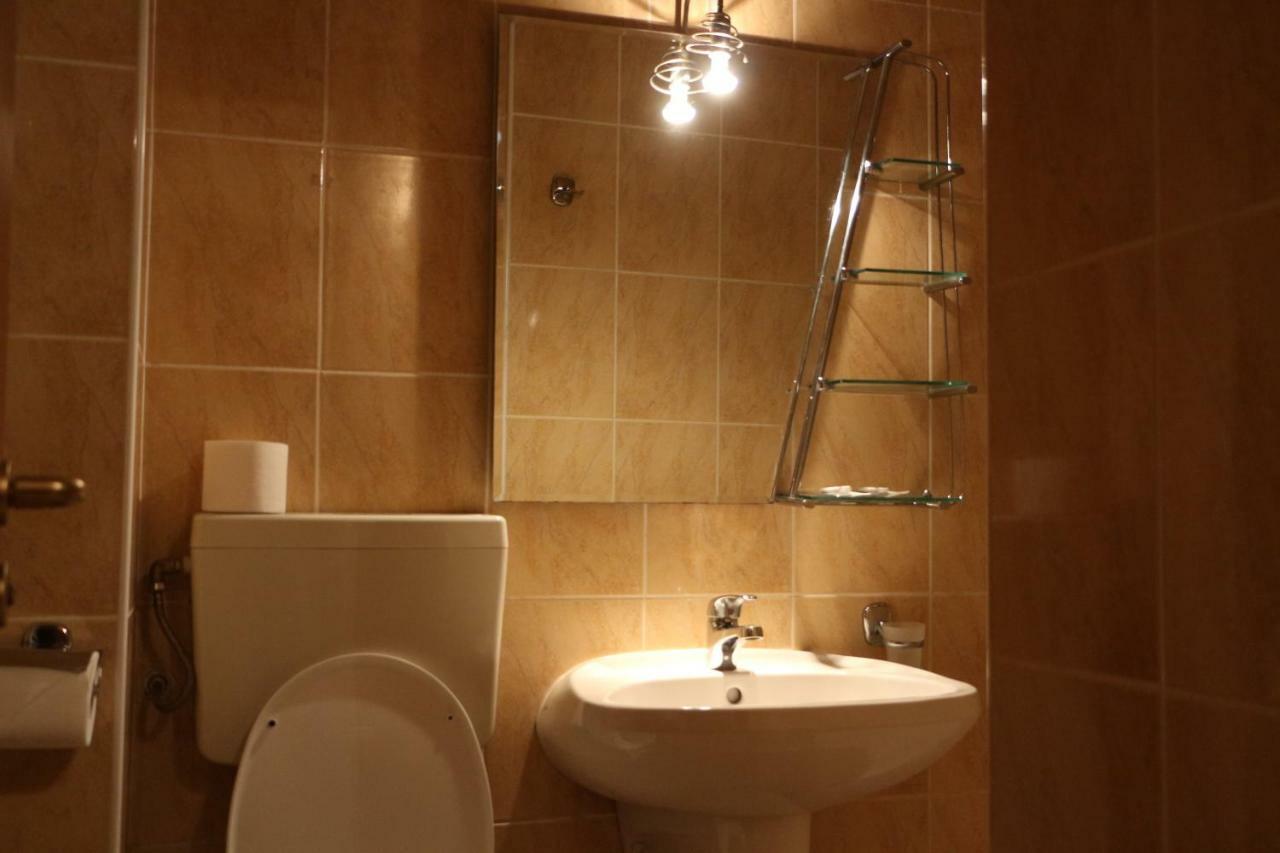Hotel Caras Oravita Ngoại thất bức ảnh