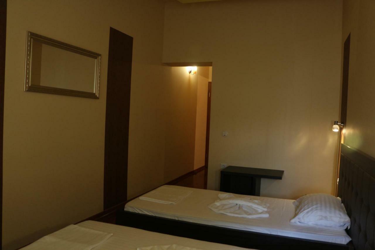 Hotel Caras Oravita Ngoại thất bức ảnh