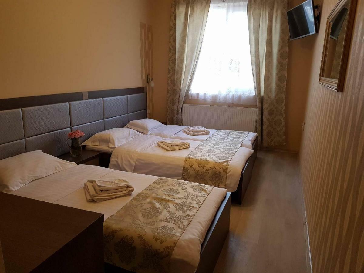 Hotel Caras Oravita Ngoại thất bức ảnh